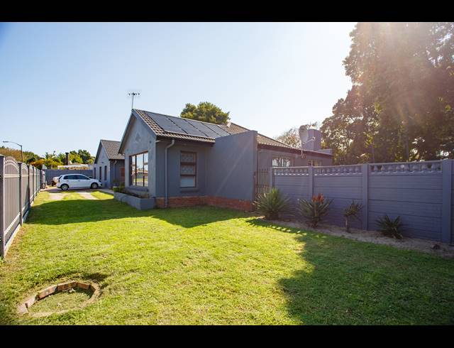 4 BEDROOM FREEHOLD FOR SALE IN STELLENBERG